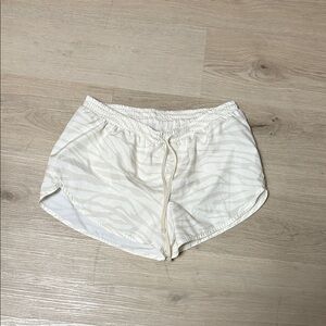 Old Navy Women's Zebra Light Camo Print Workout Gym Cream Athletic Shorts